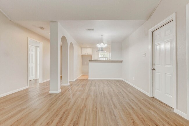 Building Photo - 15531 Edenvale St