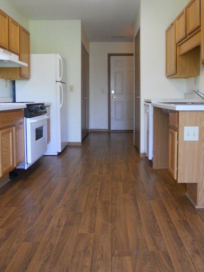 Building Photo - Brookstone Townhomes