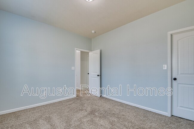 Building Photo - 633 Colston Ave