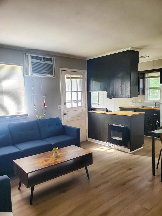 Building Photo - C - Williams Place