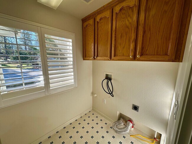 Building Photo - 2 Bedroom 2 bathroom House in Morgan Ranch