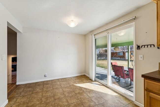 Building Photo - 420 S Five Mile Rd