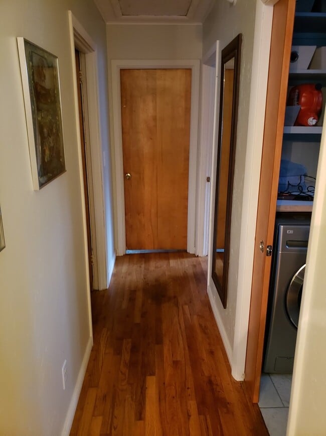 Building Photo - 3 bedroom 1 bath *****Great location!