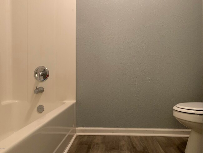 Building Photo - 207 Beaumont Heights