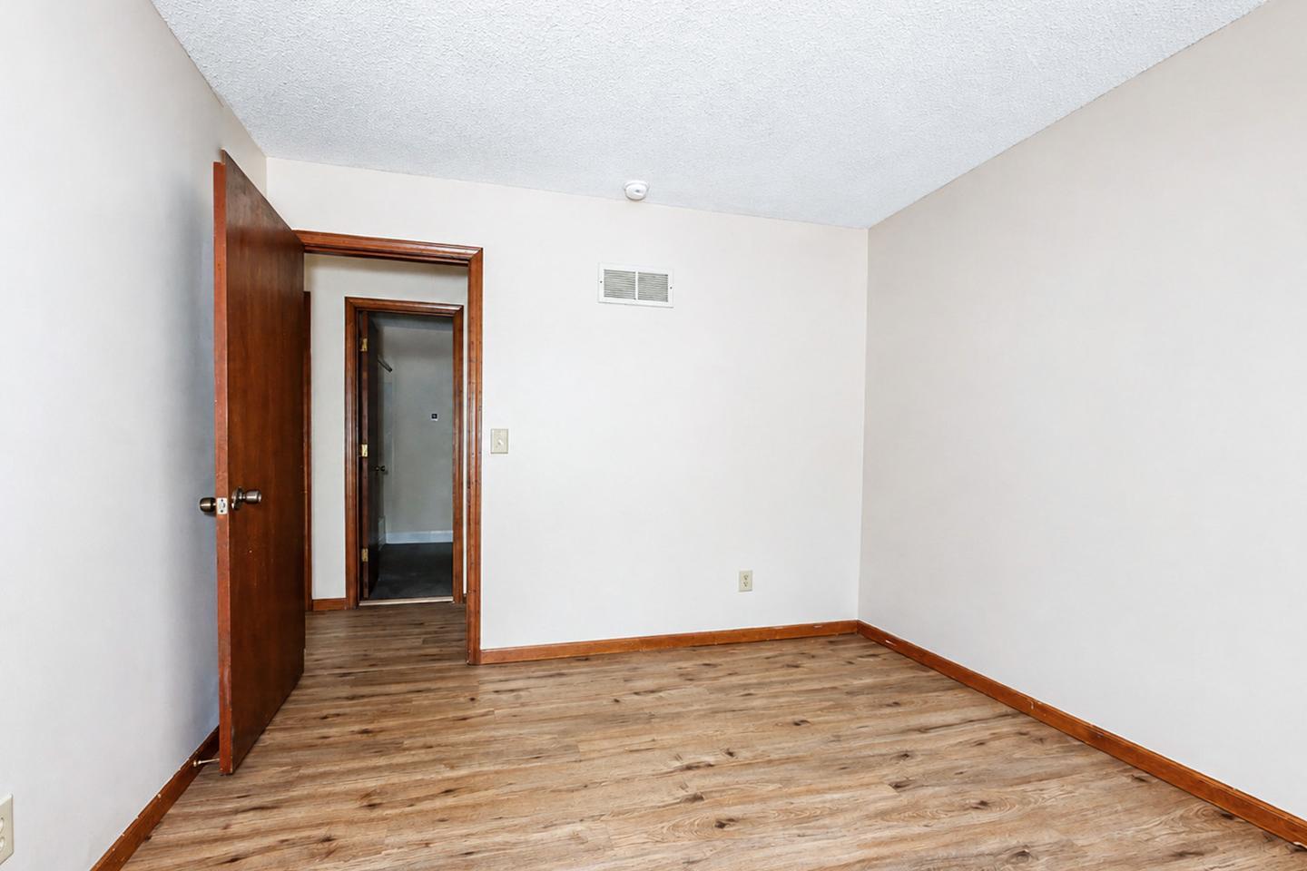 Building Photo - Spacious Shawnee Home Near Mill Creek Streamway Park