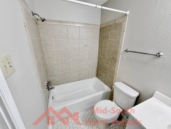 Building Photo - 1266 Hickory Ridge Dr