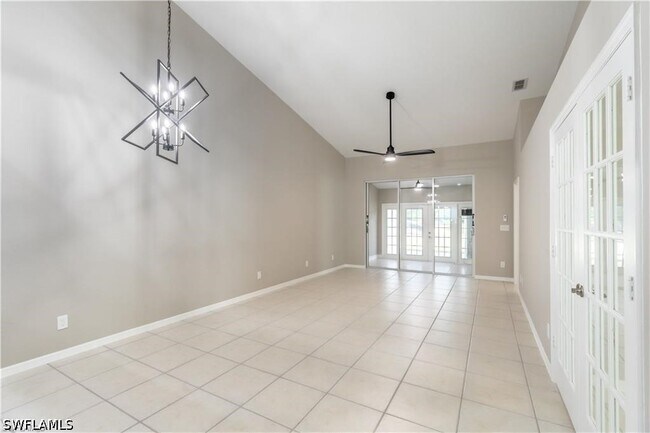 Building Photo - 1704 Royal Cir