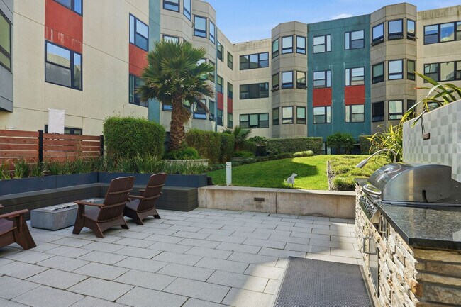 Building Photo - 2000 Post St