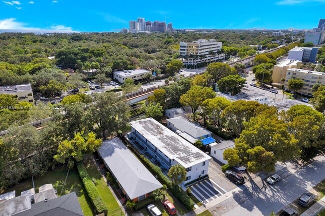 Building Photo - 2150 SW 26th St