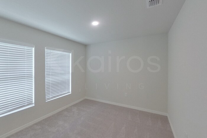 Building Photo - 1190 S San Mateo Dr