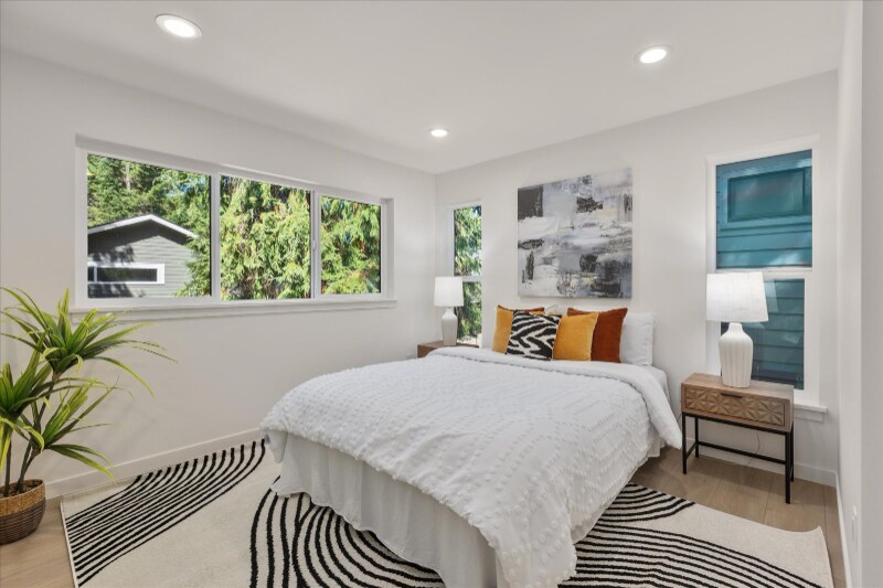 Building Photo - 2349 NE 127th St