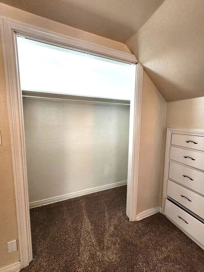 Building Photo - AMAZING 3 BED, 2 BATH Plus Study MILLERS ADDITION NW OKC