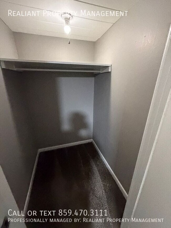 Building Photo - 2082 Fairmont Ct