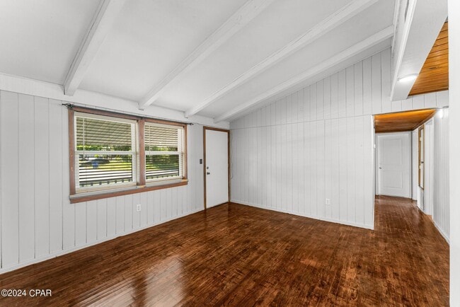 Building Photo - 526 Bay Ave