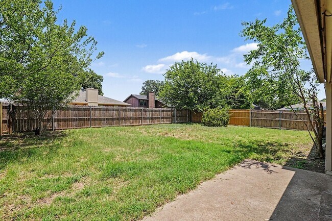 Building Photo - 2608 Green Ridge St