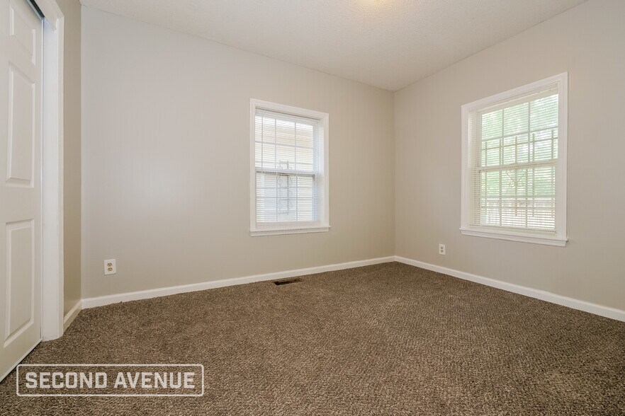 Building Photo - 2314 Van Brunt Blvd