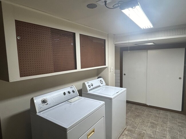 Building Photo - Charming 4 Bed Happy Valley Home