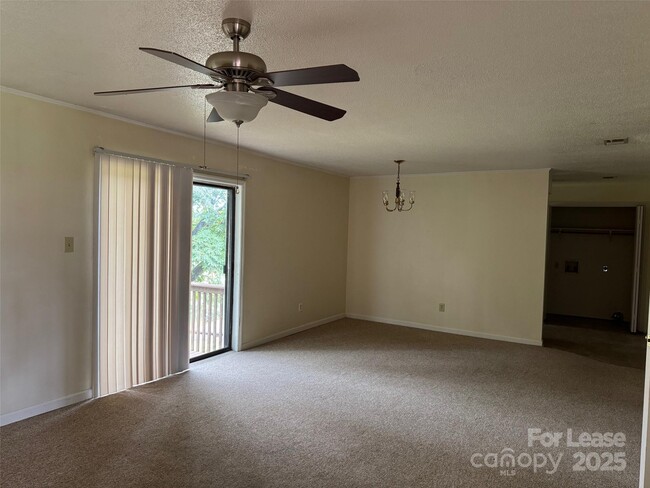 Building Photo - 1237 15th Ave NW