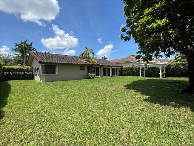 Building Photo - 4585 SW 87th Ave