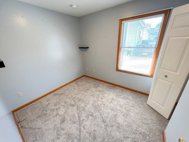 Building Photo - 681 Maple Ave