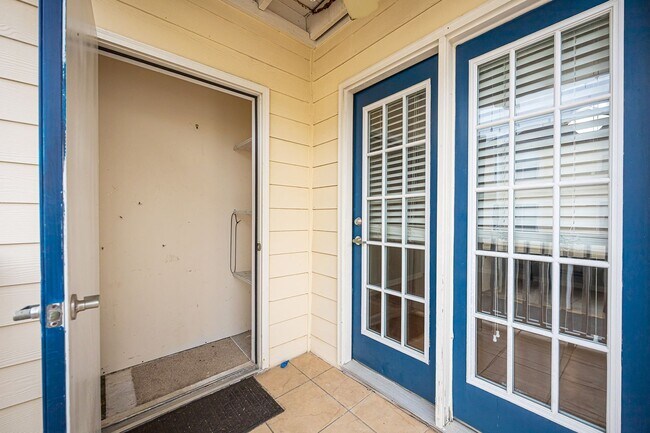 Building Photo - Harbor Landing rental with boat slip, great amenities, and a gated waterfront community lifestyle.