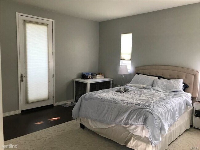 Building Photo - 2 br, 3 bath Townhome - 2481 Wagner St Unit 8