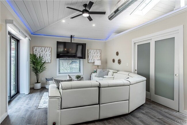 Building Photo - 1014 Main St