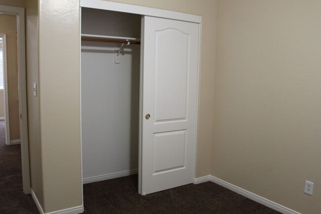 Building Photo - Silver Creek Home