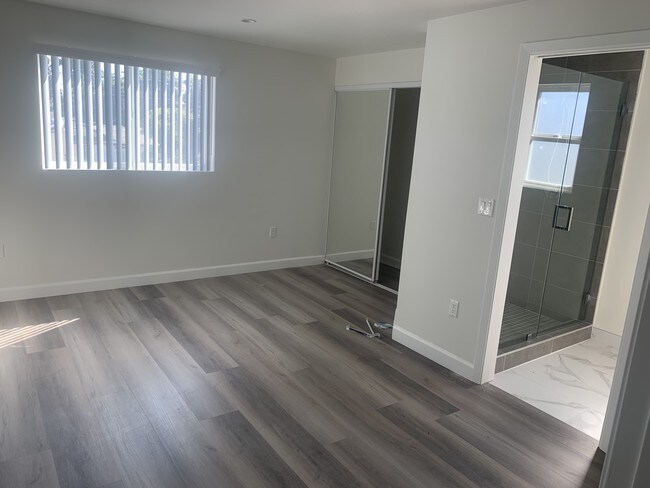 Building Photo - 708 W Gage Ave