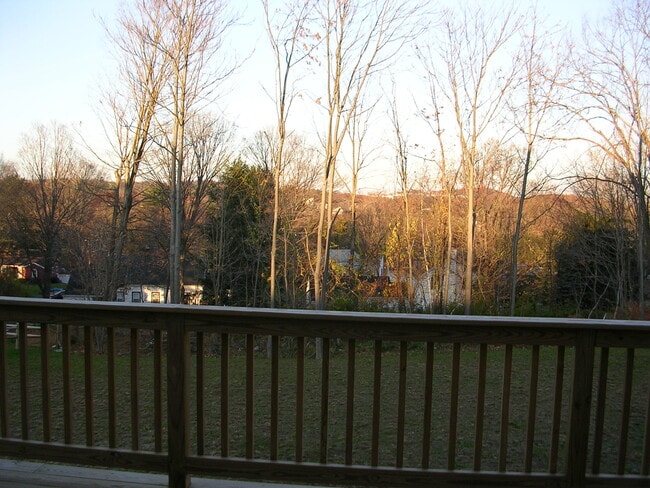 Building Photo - 6 Carla Dr