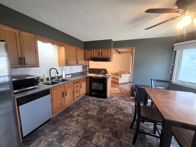 Building Photo - 3345 S Jefferson Ave