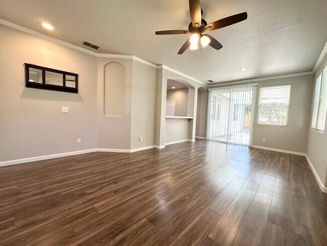 Building Photo - Rosevilles desirable Highland Reserve neighborhood