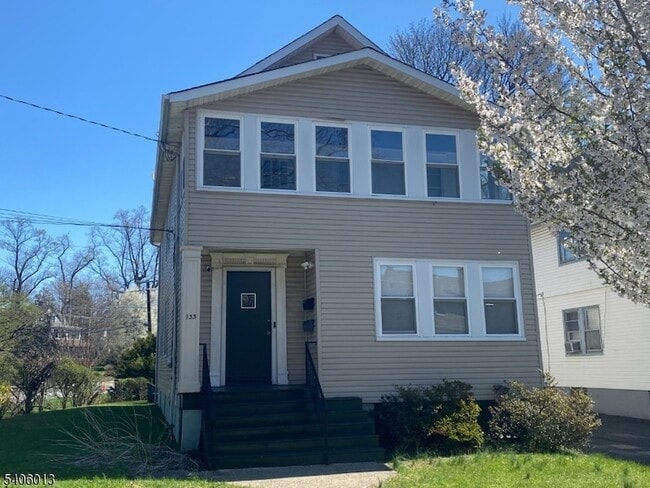 Building Photo - 133 Willowdale Ave