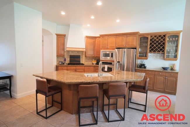 Building Photo - Elegant 3BD/2BA Home with Office Space in Bakersfield's Desirable 93312 — HOA Community, Gardener...