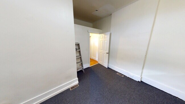 Building Photo - 2431 Vine St