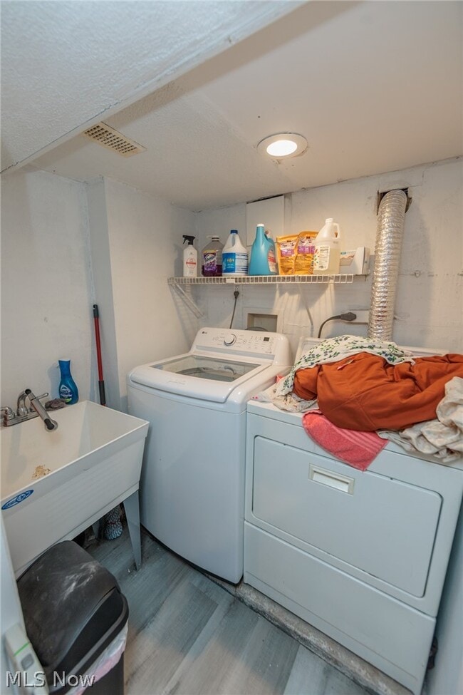 Building Photo - 1446 Hopkins Ave