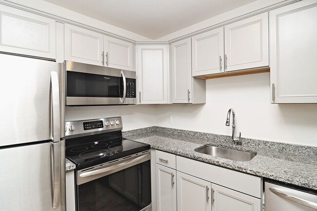 Building Photo - Student & Pet-Friendly Duplex With Ting In...