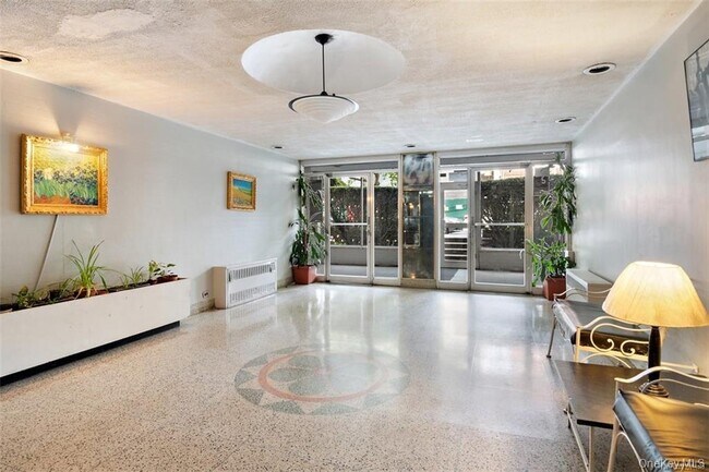Building Photo - 2835 Webb Ave