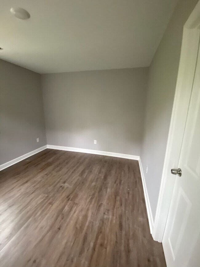 Building Photo - 1819 English St