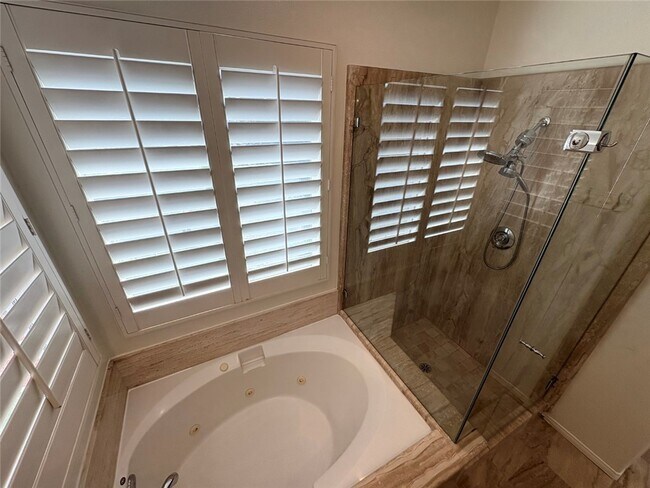 Building Photo - 24 Country Walk Dr