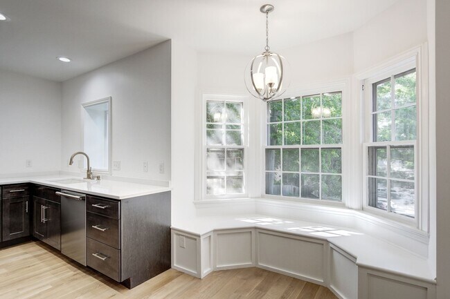 Building Photo - Updated 4 BD, 3.5 BA Stately Colonial on Kalmia RD in NW DC!!