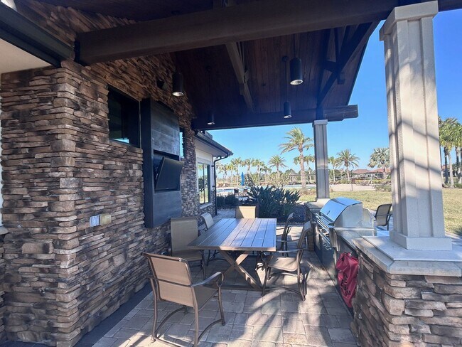 Building Photo - JUST LISTED! -3/2 COACH HOME  - COUNTRY CLUB EAST  - NICE!!
