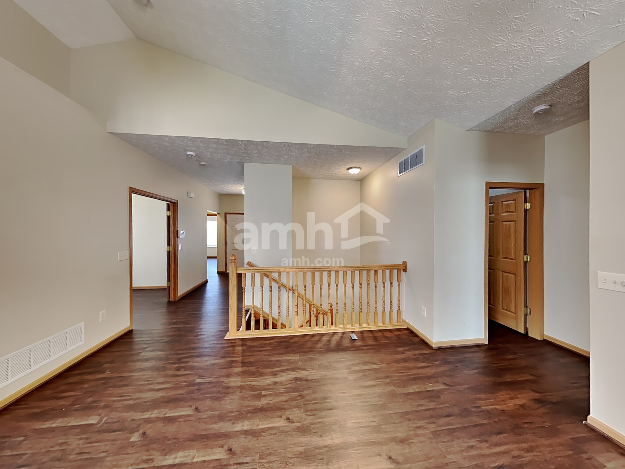 Building Photo - 1468 E Quail Run Dr