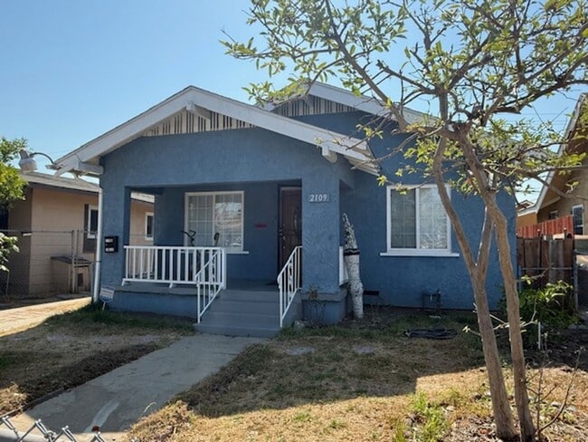 Primary Photo - 3 bedroom 2 bath house in Long Beach