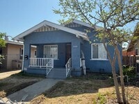 Building Photo - 3 bedroom 2 bath house in Long Beach