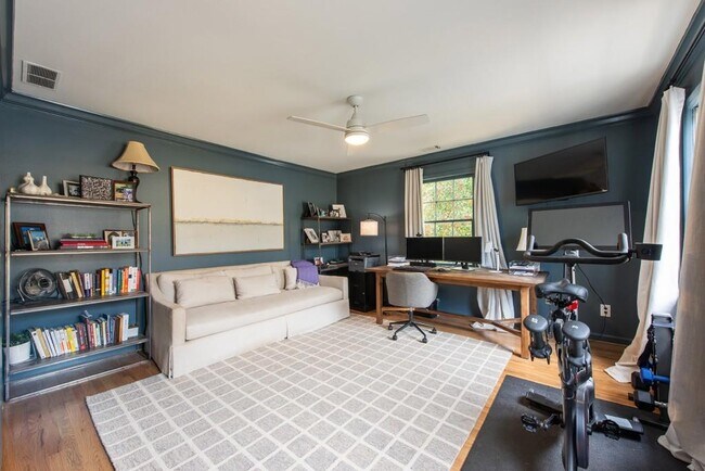 Building Photo - 3211 Circle Oaks Dr SE