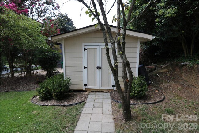 Building Photo - 5410 Londonderry Rd