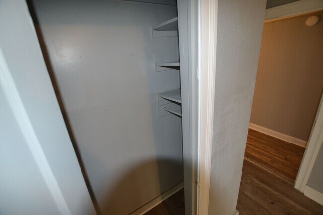 Building Photo - Updated, 3 bedroom, 2 bath home on treed lot in coveted Brownsfield Community