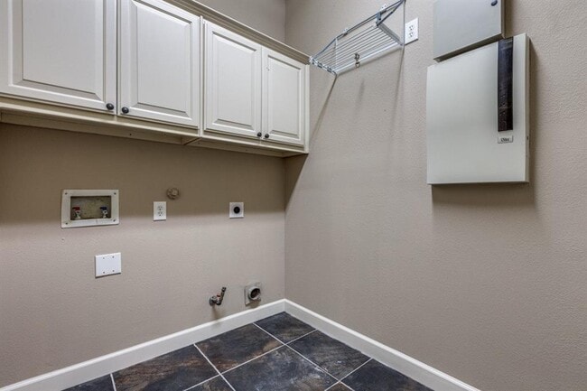 Building Photo - 7701 Thistledown Dr