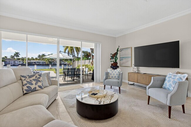 Building Photo - 513 S Riverside Dr